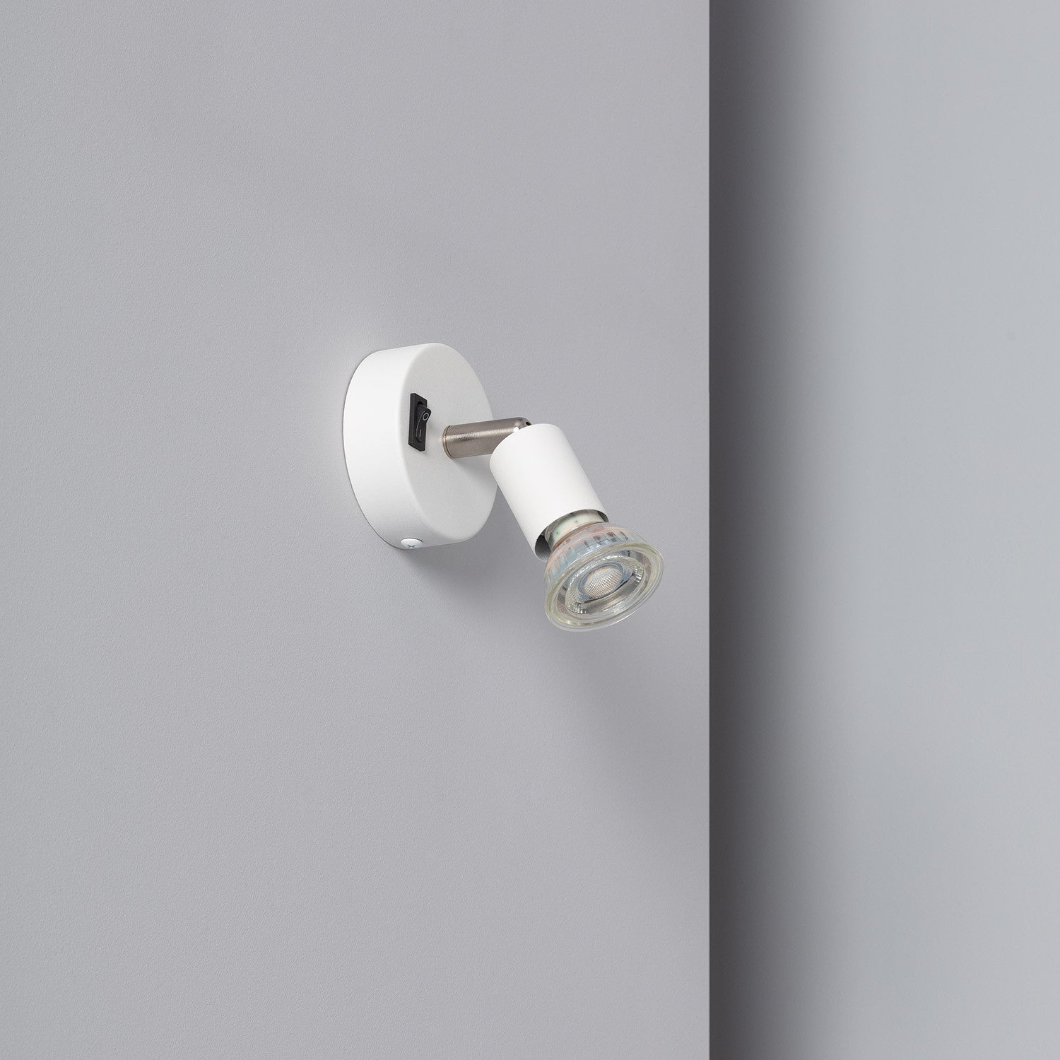 Applique Orientable Aluminium Oasis 1 Spot Blanc avec Interrupteur – LUMINO
