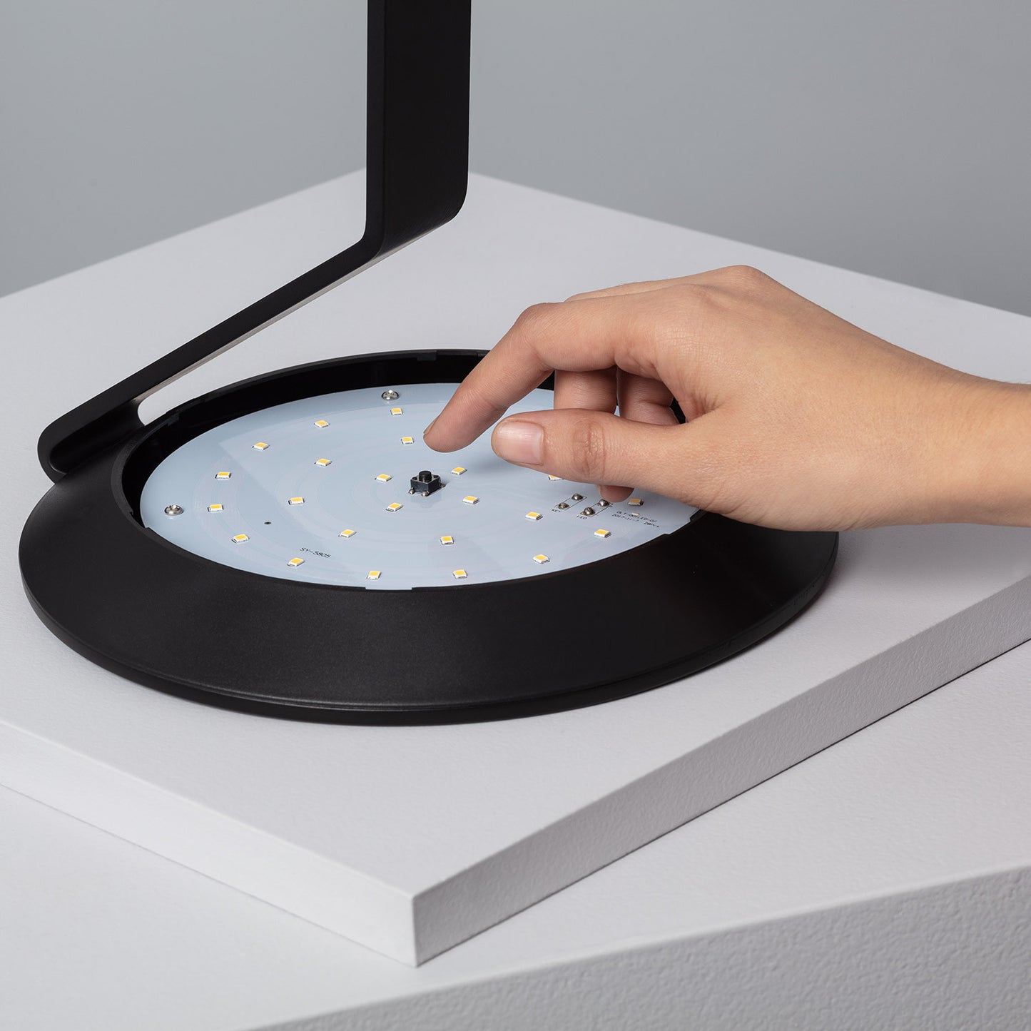 Balise LED Solaire Extérieure en Saillie sur Pied 80cm Yuma Big avec Détecteur Mouvement Radar
