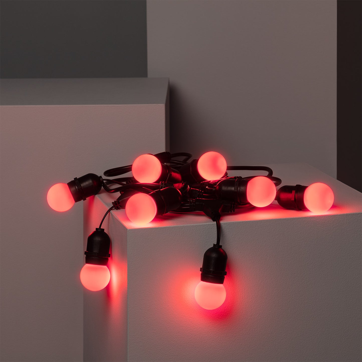 Kit Guirlande Waterproof 5.5m Noire + 8 Ampoules LED E27 G45 3W de Couleurs
