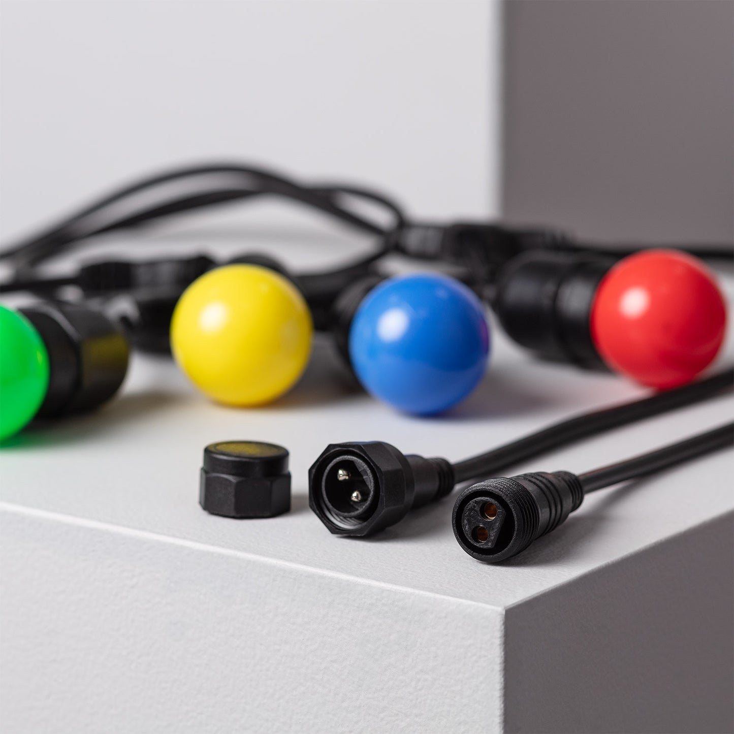 Kit Guirlande Waterproof 5.5m Noire + 8 Ampoules LED E27 G45 3W de Couleurs