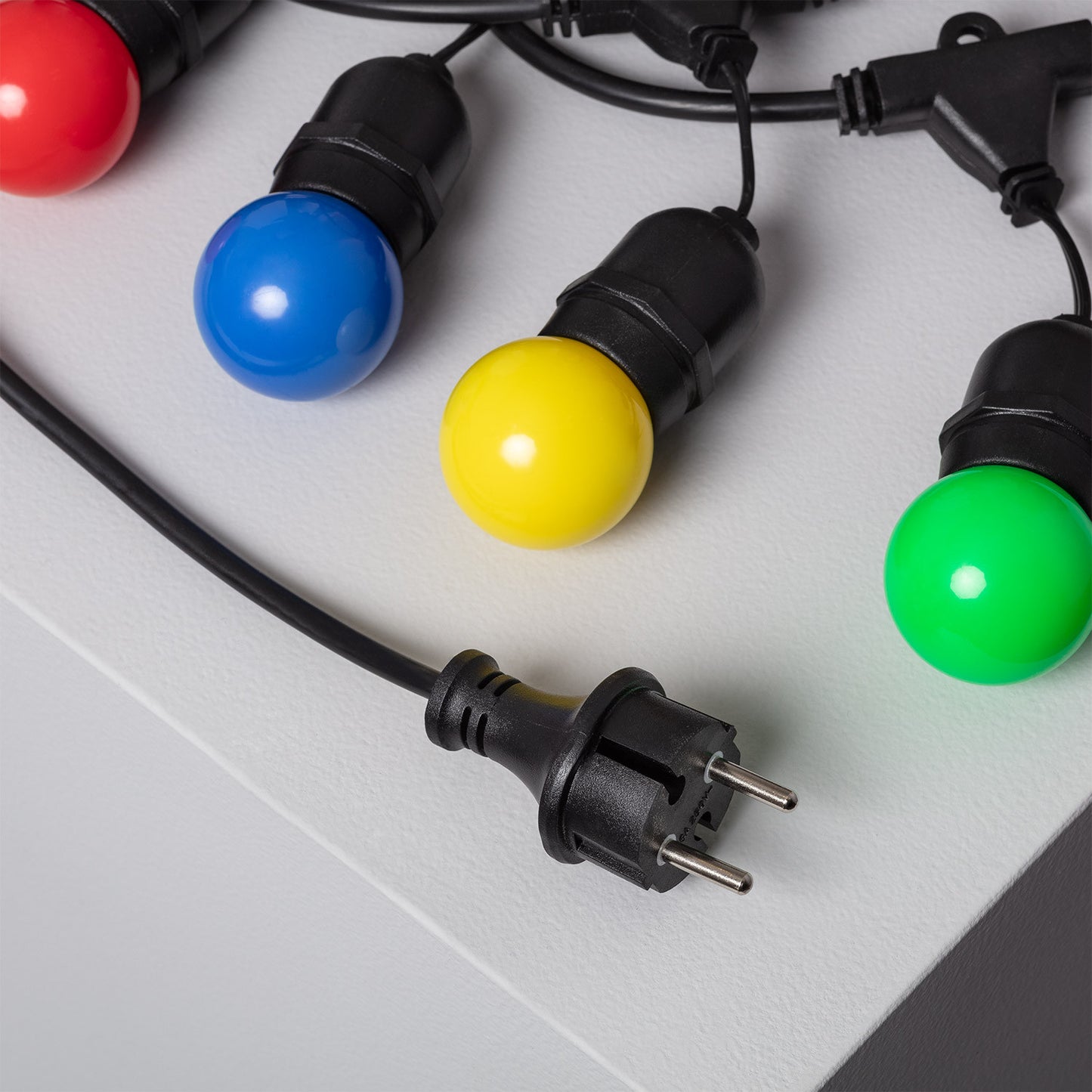 Kit Guirlande Waterproof 5.5m Noire + 8 Ampoules LED E27 G45 3W de Couleurs