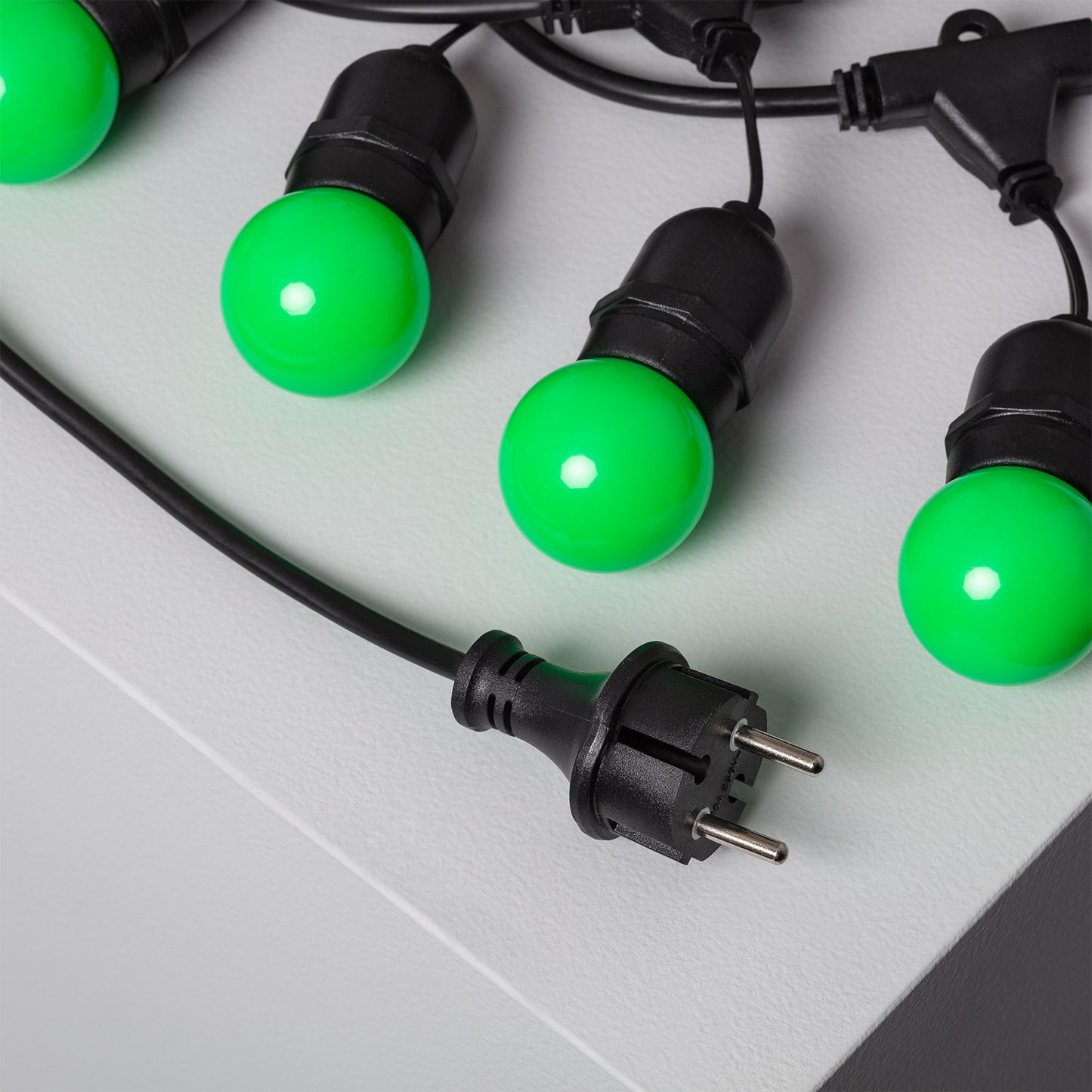 Kit Guirlande Waterproof 5.5m Noire + 8 Ampoules LED E27 G45 3W de Couleurs