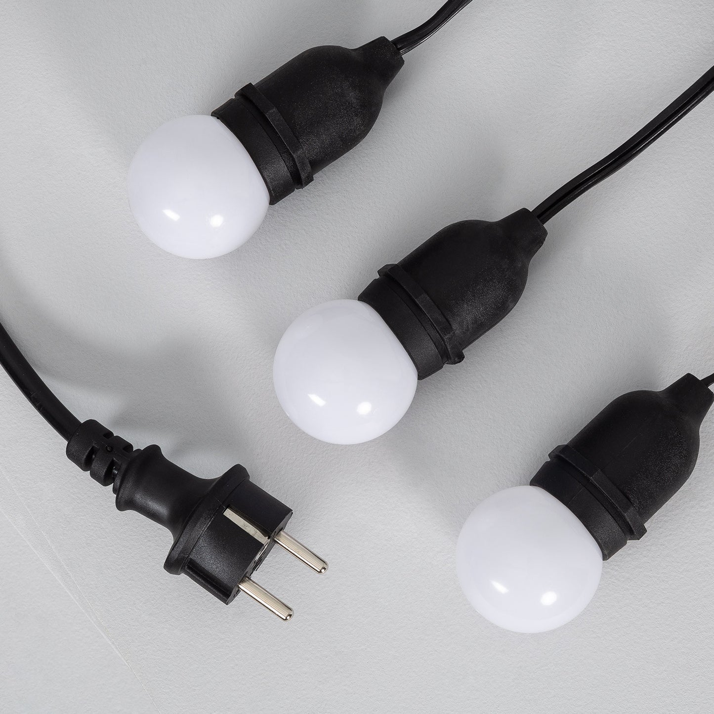 Kit Guirlande Waterproof 5.5m Noire + 8 Ampoules LED E27 G45 3W de Couleurs