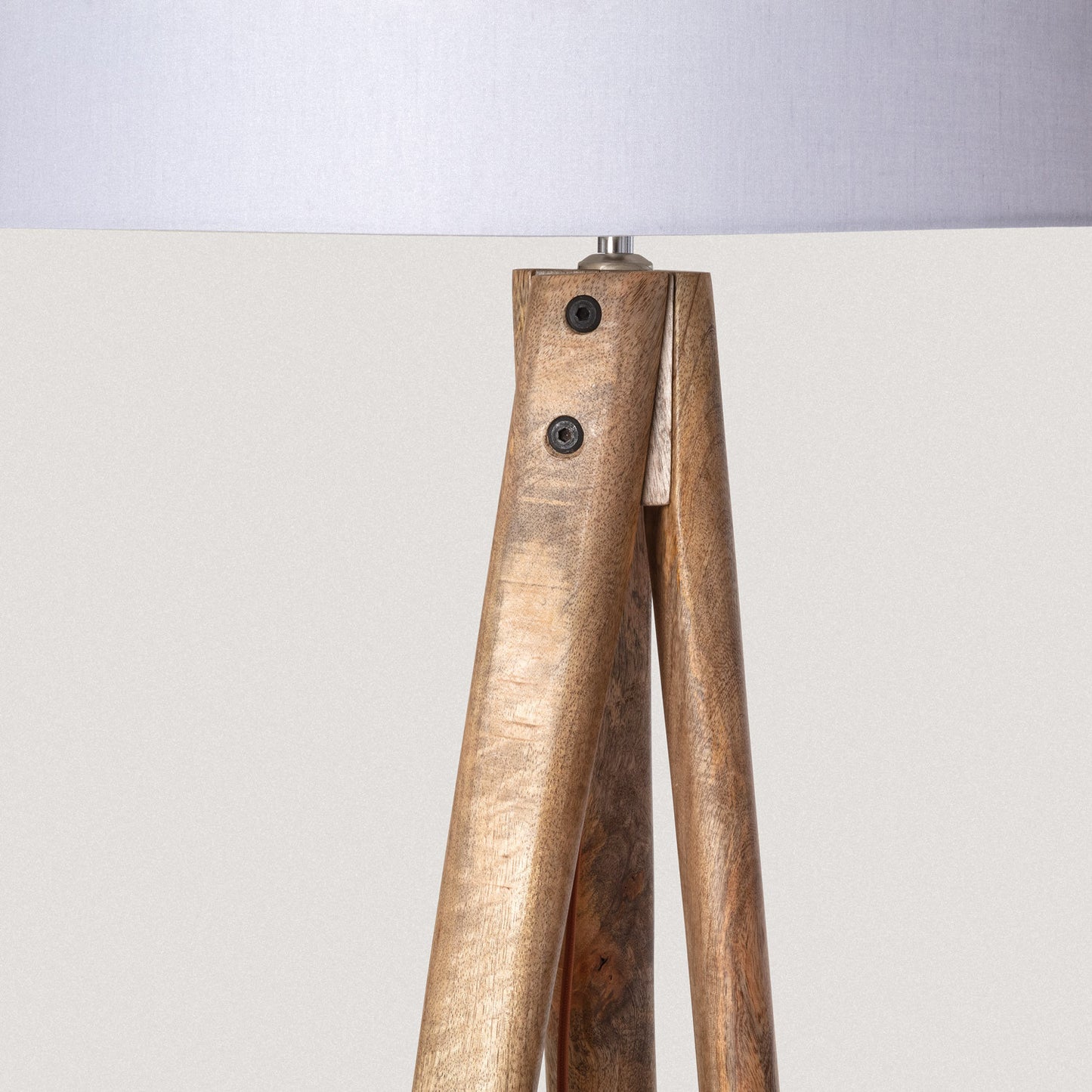 Lampadaire en bois Kumar ILUZZIA