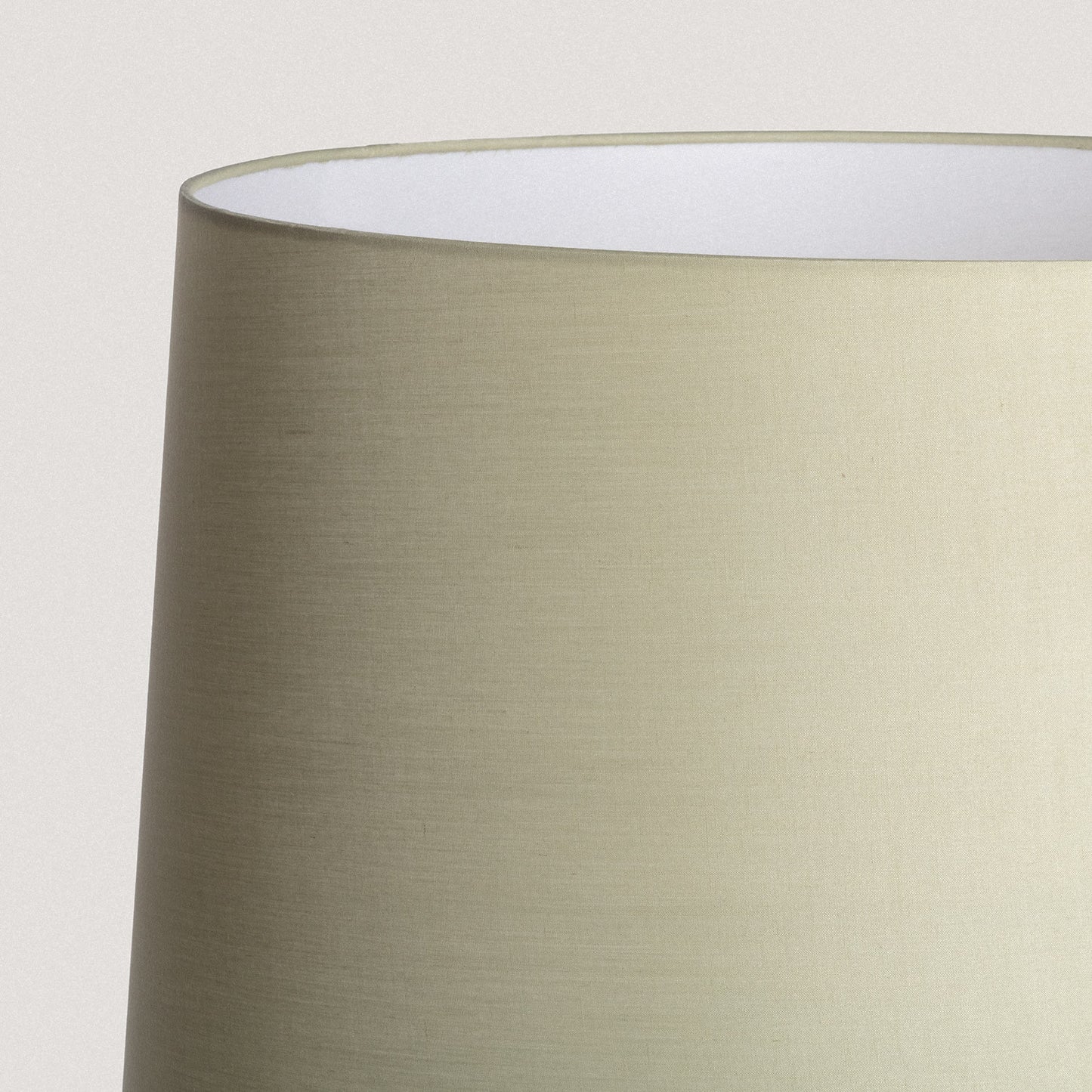 Lampadaire en bois Kumar ILUZZIA