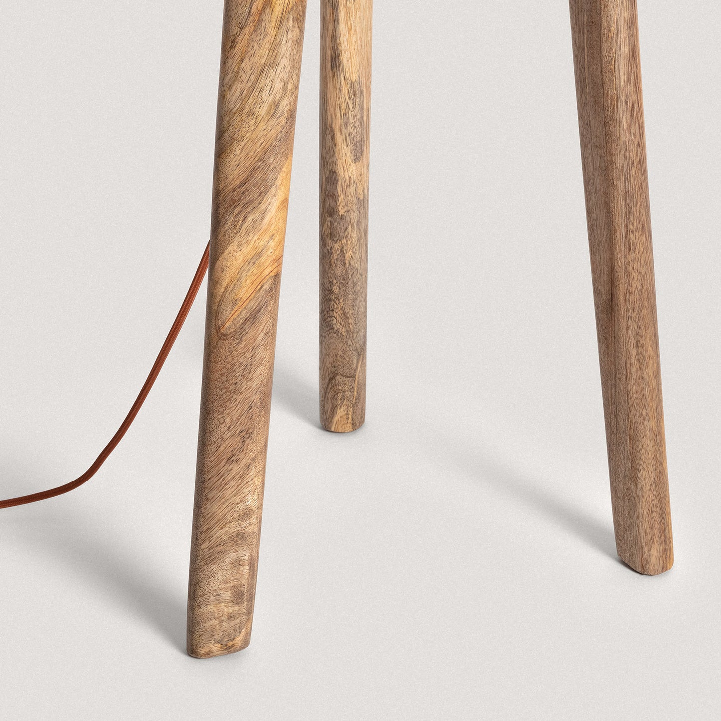 Lampadaire en bois Kumar ILUZZIA
