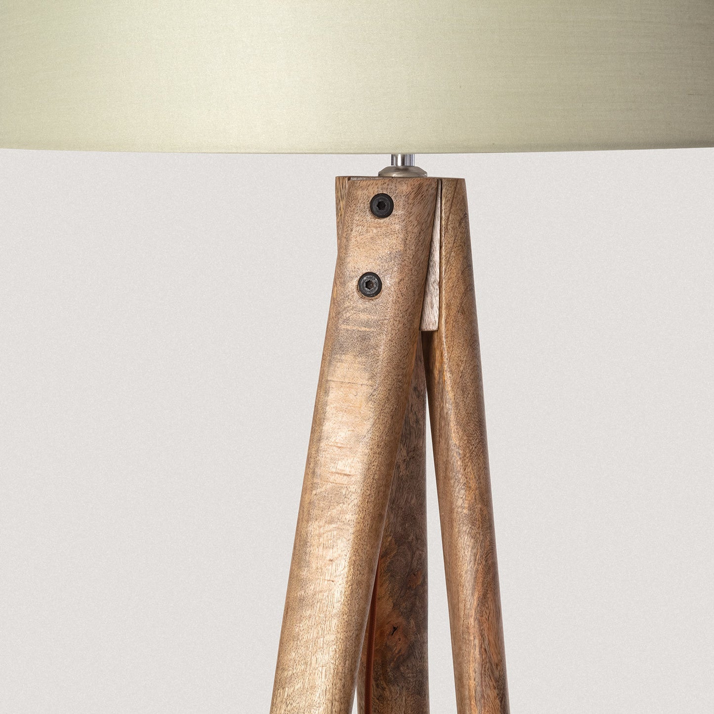 Lampadaire en bois Kumar ILUZZIA